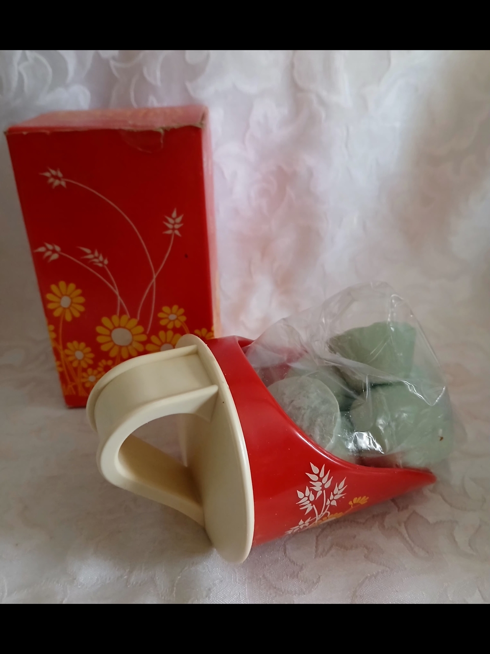 Avon Country Kitchen Orange Plastic Scoop w/ Soaps Fragranced Vintage